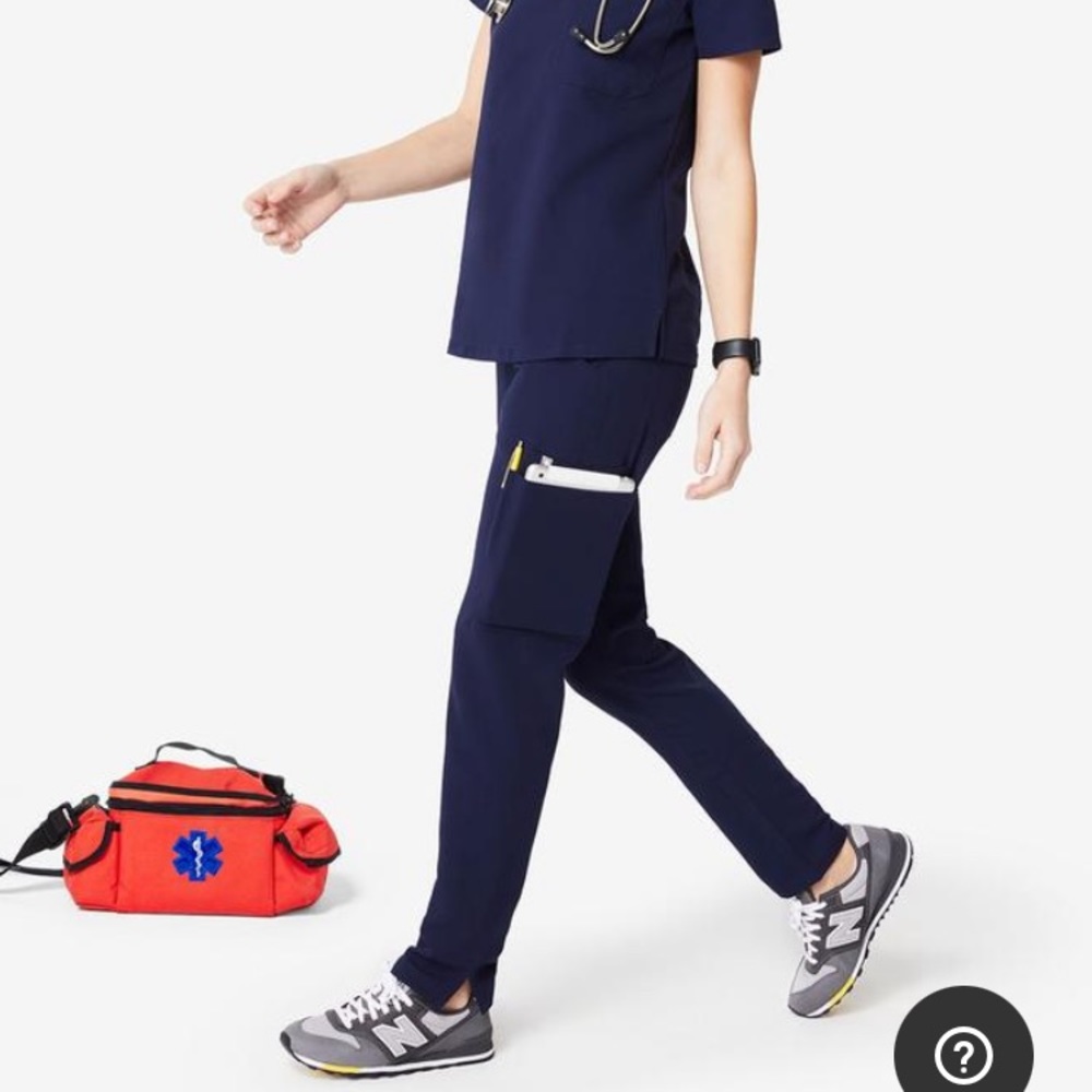 Figs Yola Skinny Scrub Pants in navy